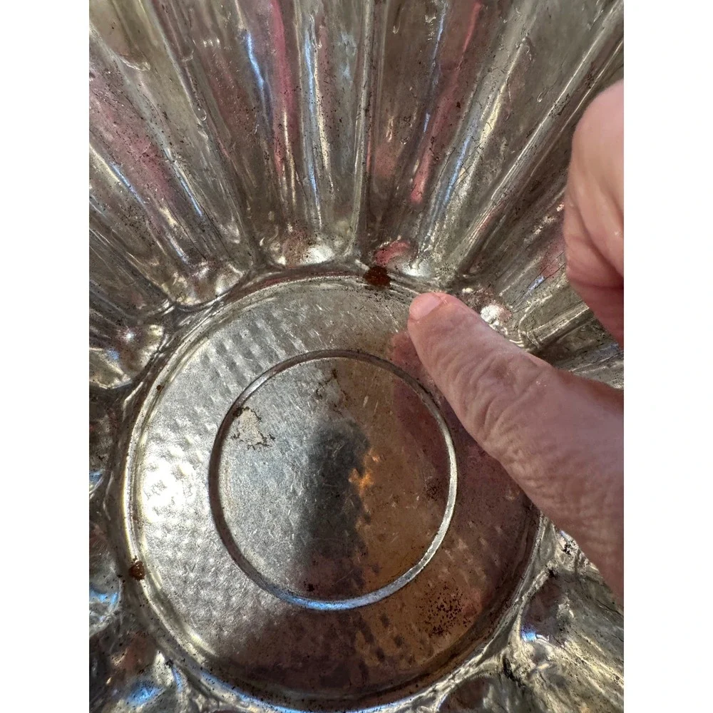 Vintage Fluted Metal Scalloped Mold Round Hammered Texture Silver Tone 8.5 Inch